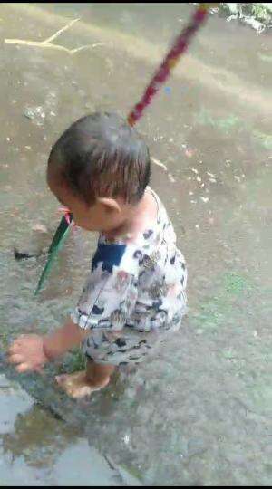 Berani hujan itu mengasah kekebalan tubuh.