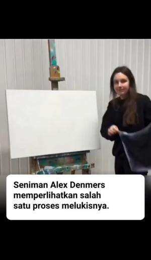 Seniman Alex Denmers memperlihatkan salah satu proses melukisnya.
Siapa sangak bisa seindah itu.
