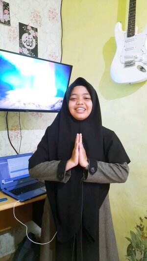 Citra Junika Rambe_16 tahun_Rantauprapat, Labuhanbatu. Santriwati Ponpes Darus Sholihin Labuhanbatu_Robbi kholaq dan Ayat-ayat cinta