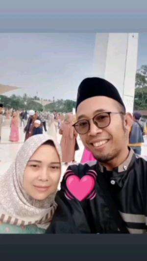 Tuhan jagalah mereka disana,aku disini membuat mereka bahagia selama lamanya