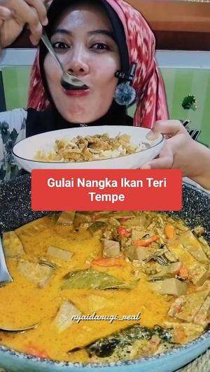 Masak Gulai Nangka Ikan Teri setelah kemarin dikasih tetangga cuma semangkok dan pengen lagi 🤭
#nyaidarugi_real #gulainangka #gulai #masakan