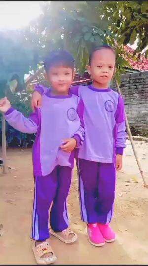 BerFoto Dulu Sebelum Berangkat Sekolah 