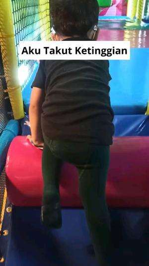Merangkak aja, karena aku takut Ketinggian.


#RCTIPlus #HOTrctiplus #videoedukasi #Duniaanakanak #Playgroundanak #Tamanbermain #nextvideoba
