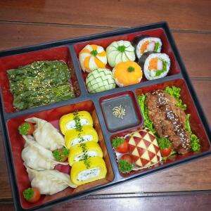 Falling in love with Set Bento Box ?(Roll Sushi+Temari Sushi, Chicken Katshu+Tonkatshu Sauce, Tamagoyaki, Gyoza, Japanese Spinach Salad)
