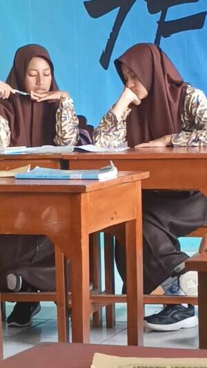 Butuh ekstra mengembalikan daya tampung memori anak di era sekarang.


Semarang Pak Guru.