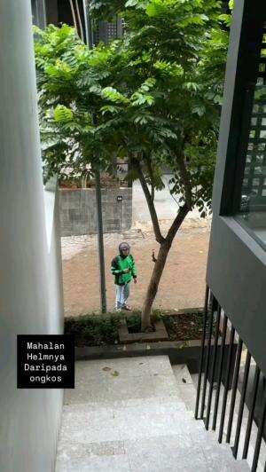 MAHALAN HELM NYA DARIPADA ONGKOSNYA

#videolucu #videokocak #videohalu #videojenaka #videomeme #videongakak