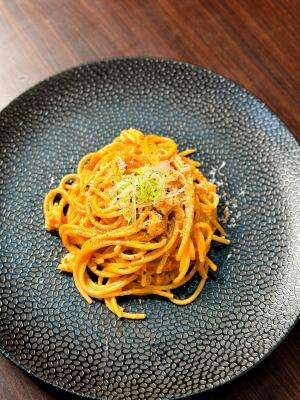 When Italy meets Korea 🇮🇹🤝🏻🇰🇷 Gochujang Prawn Pasta by Alvaro Ricardo