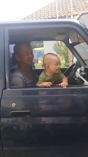 naik mobil sm kakekk 🥰