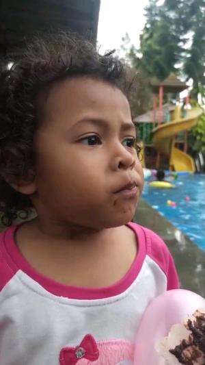Berenang bersama teman teman baru di Acara Teman Ayah aku.
 #Duniaanakanak #Tamanbermainanak 