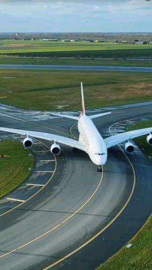 AIRPLANE PARKING PROCESS at the airport #airplane #shorts