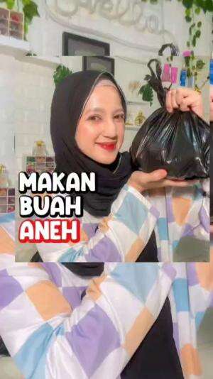 Hari ini kita bakalan makan.... Buah aneh. Ada yang tau nggak ini buah apa? #fyp #markitry