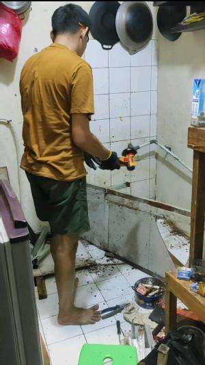 Puji Tuhan punya suami multitalen, ngerjain apa aja bisa. jadi lebih hemat 😂 #RCTIPlus #HOTrctiplus #fypシ゚viral 