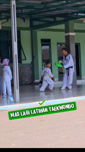 Kira-kira Mas yang lagi latihan, Cemburu Gak Ya? Adek sama ibu Malah ASYIK sibuk Berduaan Di Sini! #vlog #dailyvlog #CeritaSanes 