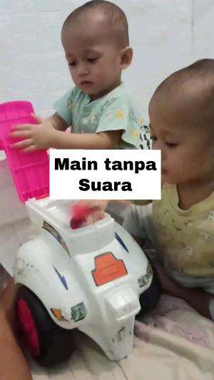Silent game.
#RCTIPlus #HOTrctiplus #Dunianakanak #EdukasiAnak #mainanedukasianak #Duokembar #cocomelon