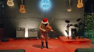IGT2022 Cisely Haloho Bermain Musik Biola Kab. Samosir. Umurku 9 thn. Banyak yg jago main biola, tapi main biola jijingkrakan itu jarangg😘
