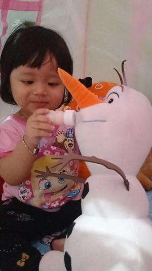 bonekanya sakit, dikasih obat biar sembuh😁