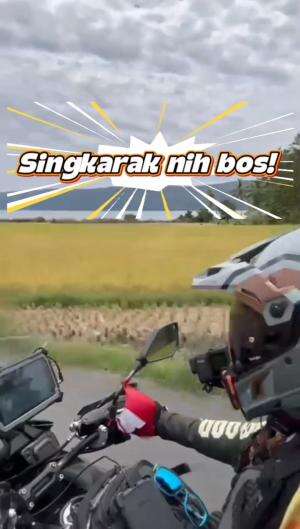 Sumatera Barat nih bos! #danau #singkarak #sumaterabarat #touring