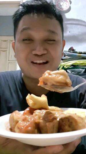 Makan Siomay+Krupuk Pangsit Emang Nagih Banget Loh!!.#rctiplus #makan #mukbang #kuliner #shortplus 