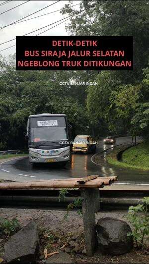 DETIK-DETIK 
BUS SIRAJA JALUR SELATAN 
NGEBLONG TRUK DITIKUNGAN  #Bus Indonesia 