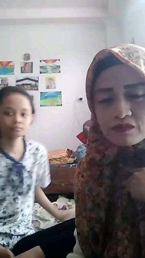 Diomelin Sama Anak ,Makanya Bantuin vote like dan share yaa 