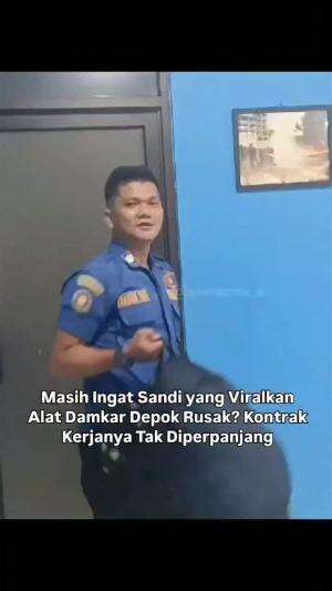 Masih inget dia? Petugas damkar yang ngamuk-ngamuk gara-gara kelengkapan kerja petugas Damkar jauh dari kata layak? Doi dipecat ges!