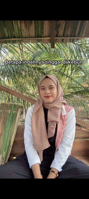 BETAPA INDAHNYA HIDUP DIKEBUN
#dikampung#cewek#meldaamell
