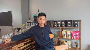 kontes ambyar Indonesia hudarofiqul 31th Wonosobo wiraswasta hobi bernyanyi lagu sambat eko