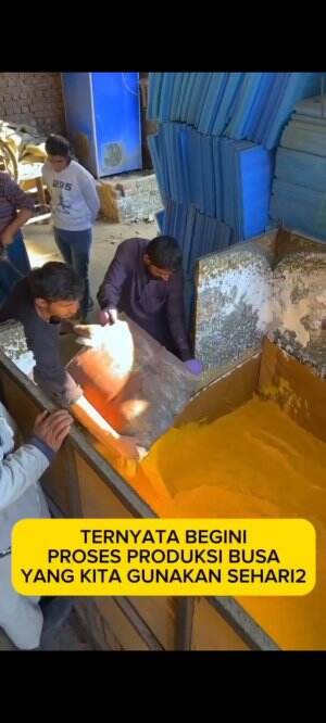 Proses pembuatan busa cuci piring #proses #pembuatan #dapur #cucipiring #viral #fyp 