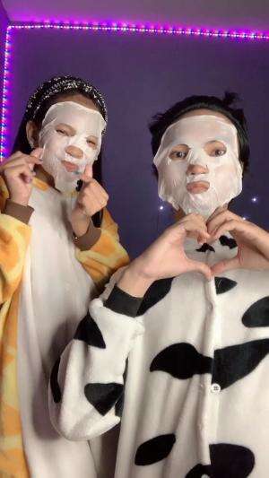 Kalian ada skincare routine gak sih? Kita nih  sebelum tidur✨