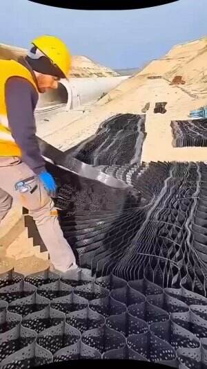 Proses pembuatan jalan di Dubai 