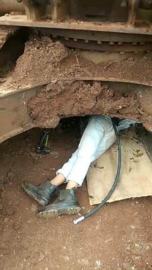 helper mekanik  #maintenancealatberat #Excavator 