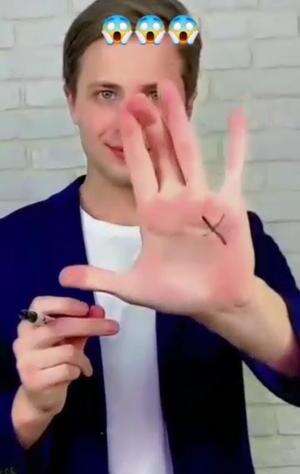 ko bisa pindah 😱  #triksulap #triksulapkeren #trickmagic #magictrick #magictricks #tricks #magic #funny #funnymagic #magician 
#neiperte #tr