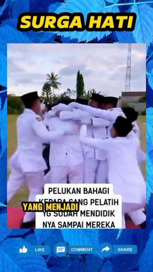 Bapak TNI ini diserbu anak-anak muda paskibra, karena berhasil antarkan mereka menjadi juara di sebuah perlombaan penting.