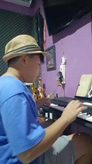 Tiba tiba aku jatuh cinta,. Diam diam dia juga cinta  ✨ 
#tibatibaakujatuhcinta
#belajarpiano 
#latihanvokal