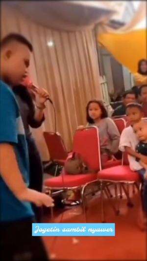 jogetin sambil nyawer  #Viral  #funnyvideo  #shortplus 