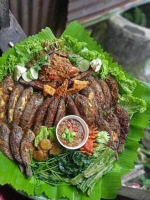 yerlina yuni 31thn domisili sarolangun provinsi jambi,menu y ayamnpenyet dan ikan nila krutup sambal terasi #masterchefseason9