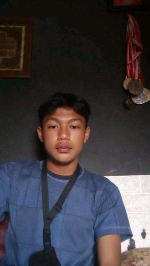 IDOL_XIII DESTA HARTANTO 18 TAHUN BANDUNG TAKKAN BERPALING DARIMU