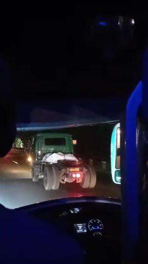 ketika Container tidak membawa Peti Kemas, bisa lari cepat #kontainer #truck #mudik2025 #busmalam 