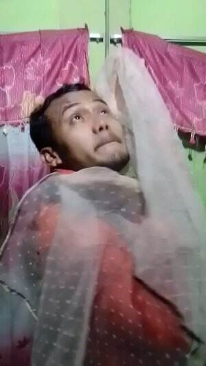 Dona beraksi... hahhhahaha ..goyang dulu goyang dulu cus...hoba