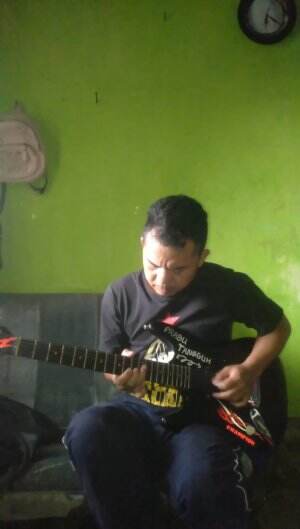gitar kiri kanan ok..lagu santai aja....terima kasih vote.like and sharenya...tanpa kalian tidak ada di arti semua ini..hatur nuhun🙏🙏🙏