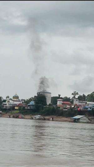 ADA KEPULAN ASAP PERTANDA.....
 #kebakaran
