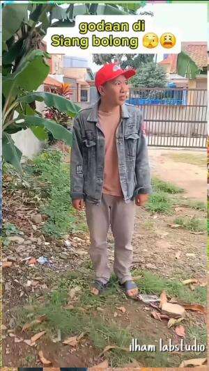 Tetangga Menggoda Di Siang Bolong #hiburam #komedi #lucu #unik #fyp #viral #videolucu 