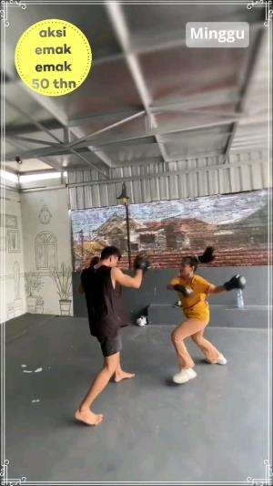Aksi emak 50 Thn
.
.
.
 #boxing #kickboxing #boxinggirl #boxingclub #rctiplus #contencreator 