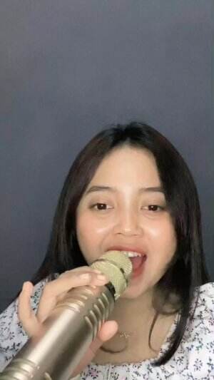TheSingingBeeIndonesia_Briella Angel_menyanyi