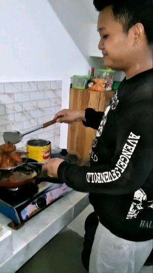 AKHIRNYA BISA MENIKMATI AYAM UPIN-IPIN YANG VIRAL ITU 🤤🤗 PART 5 #RCTIPlus #HOTrctiplus #kreatorrcti #shortplus #masak #cooking #makan #masak