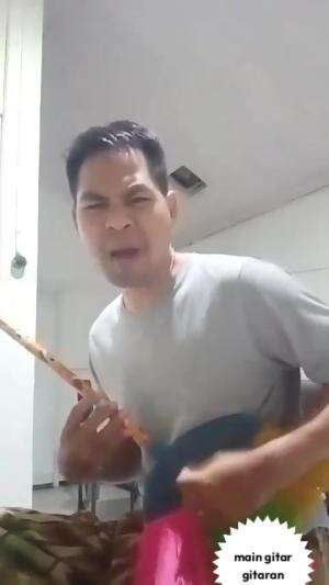 Main Gitar Gitaran aja yuks....



#fyp  #fypシ゚viral #music #musik #story 