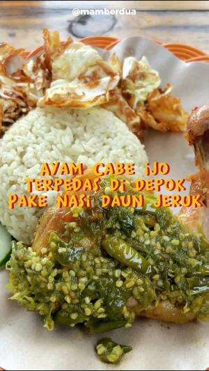 AYAM PENYET CABE IJO PAKE NASI DAUN JERUK🫶🏻️ Jujur menurut gw sambelnya pedes bgt, tapi nagih.. 📍Depan Superindo Kukusan