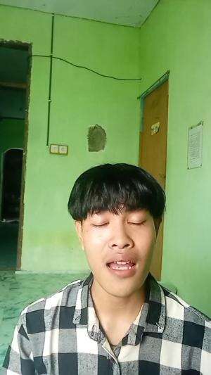 assalamu'alaikum nama saya riki berasal dari bulukumba provinsi Sulawesi selatan umur 19 thun kali ini saya menyanyikan lagu mengejar ba🙏🏻