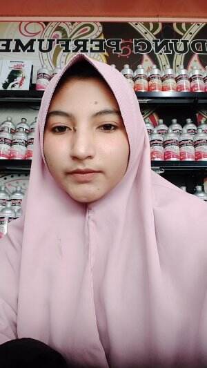 Cicih Rahmawati umur 20rhn asal kota Karawang Jawa barat 