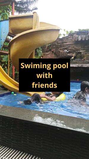 Berenang bersama teman teman